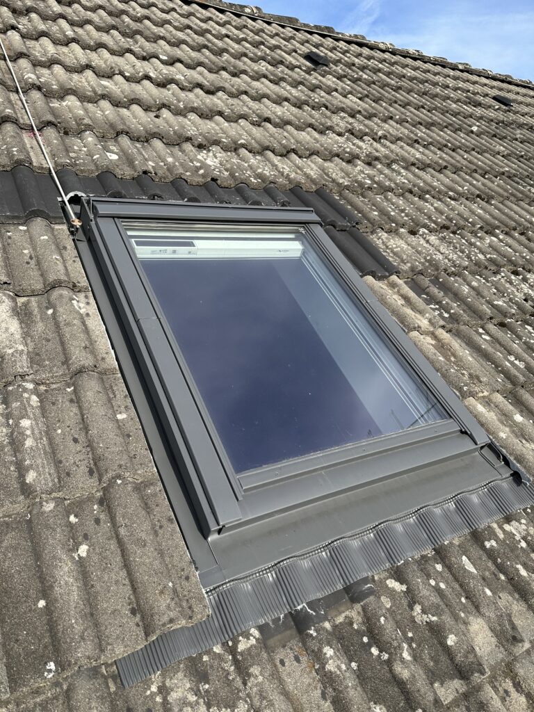 Modernes Dachfenster eingebaut von MC Montagebau